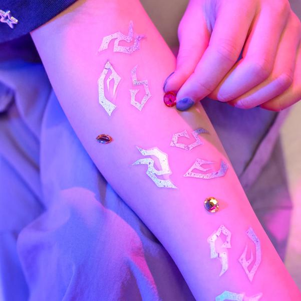 Cool Maker, KPop Demon Hunters HUNTR/X Shimmer Foil Tattoos