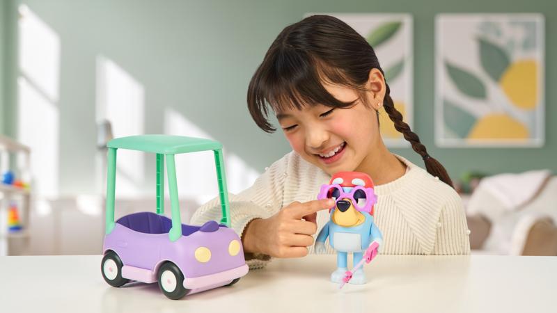 Bluey Chat Mates Figure & Vehicle – Grannies Car with Janet