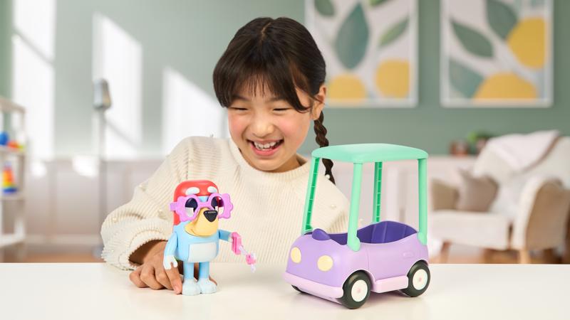 Bluey Chat Mates Figure & Vehicle – Grannies Car with Janet