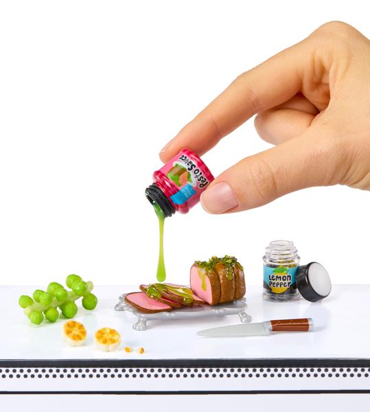 MGA’s Miniverse™ Make It Mini Holiday™ The Grinch™ Dr. Seuss™ Assortment